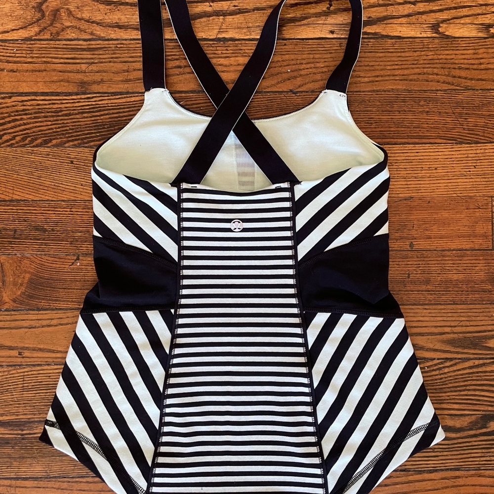 Lululemon top size 4